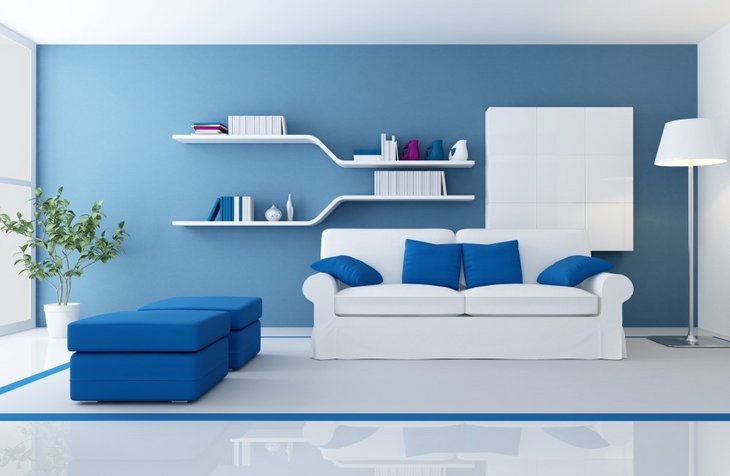 Stue i blå og hvide farver